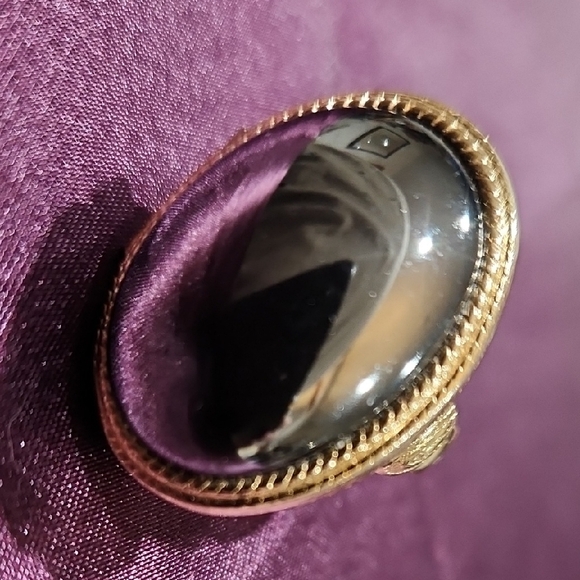 Avon Gold-Tone Ring with Black Stone - Picture 2 of 4